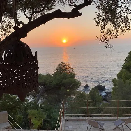 Maripins Con Jacuzzi Y Vistas Unicas Al Mar فيلة بانيالبوفير